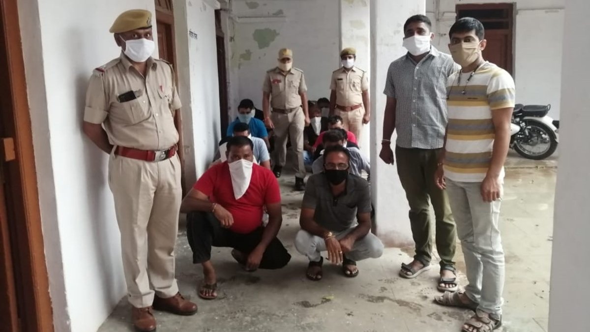 माउंट आबू में फिर एक होटल में जुआ खलेते पर्यटक पुलिस के हत्ते चढ़े