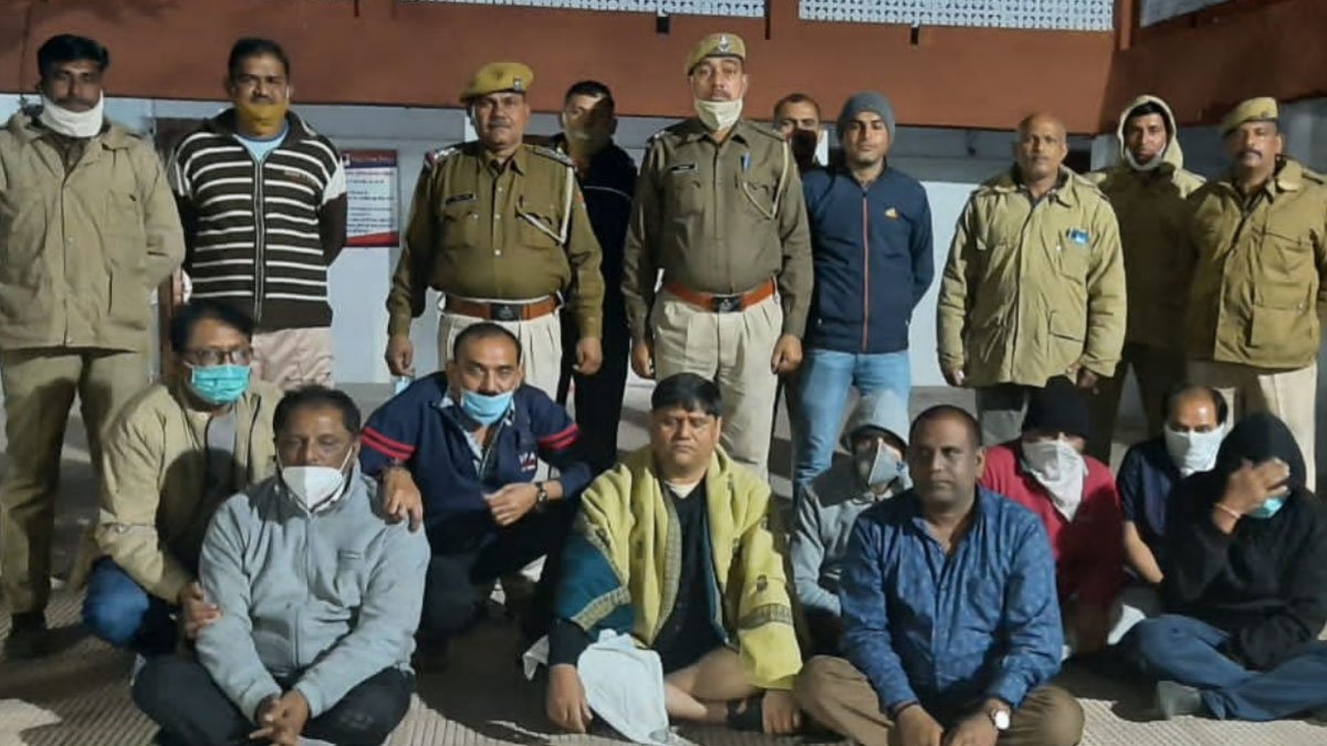 माउंट आबू के होटल के कमरा न. 310 से 2,29,810/- के साथ 9 जुआरी गिरफ्तार