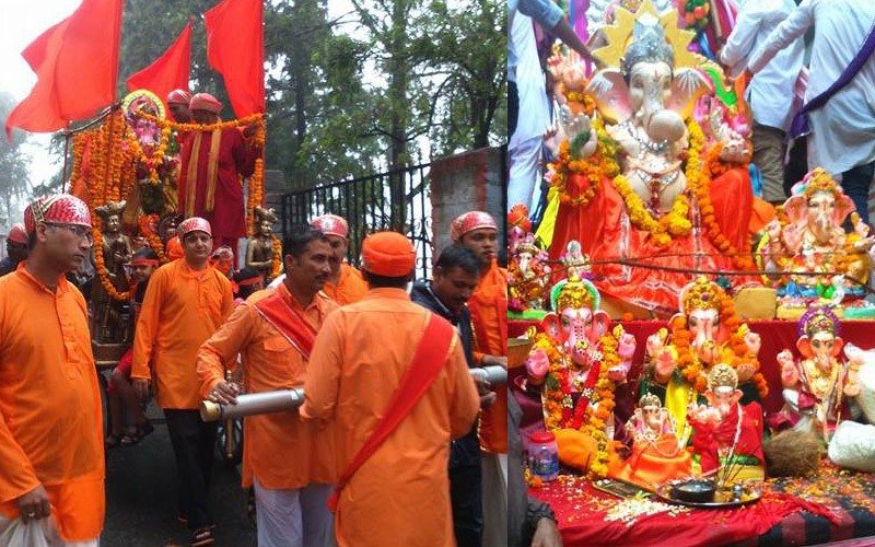 माउंट आबू में छाता ओढ़े किया गणपति विसर्जन