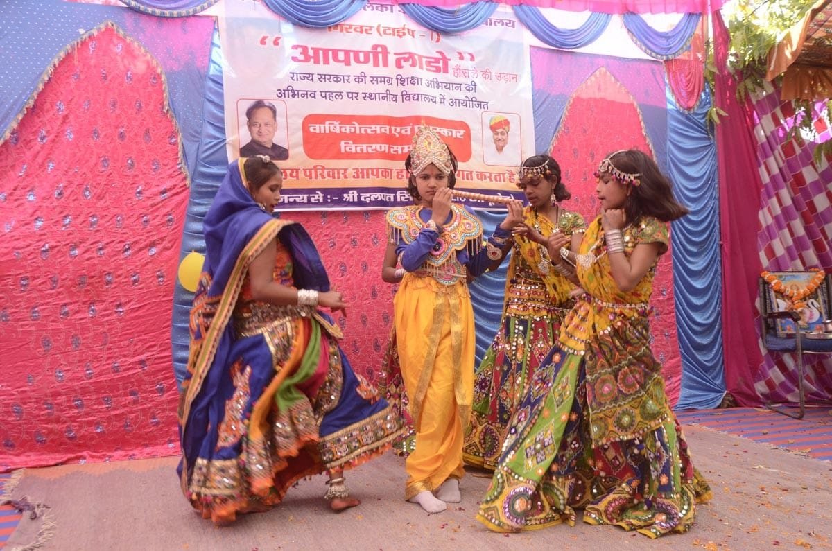 जिनके है बेटियाँ वो किस्मत वाले होते है- गिरवर में विद्यालय के वार्षिकोत्सव के दौरान क्रांति राठौड़