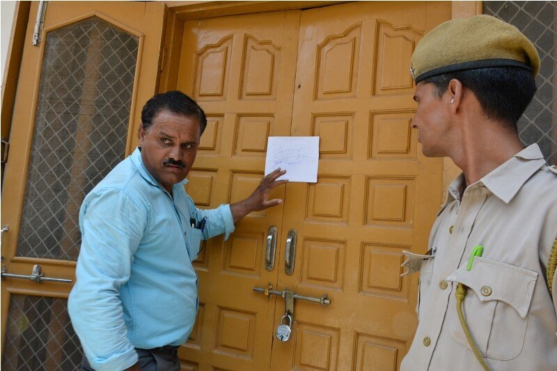 आवसीय कॉलोनी मे चल रहे गेस्अ हाऊस को किया सीज
