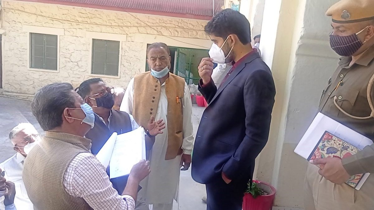 निर्माण सामग्री परिवहन को लेकर भाजपा ने सौपा ज्ञापन, कांग्रेस ने कसा तंज