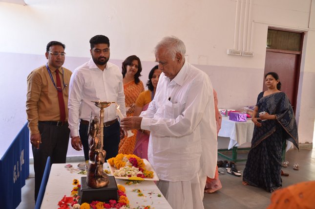 एच.जी.आई. स्कूल में झूम उठीं कथक नृत्यांगना डा. मालाबिका मित्रा