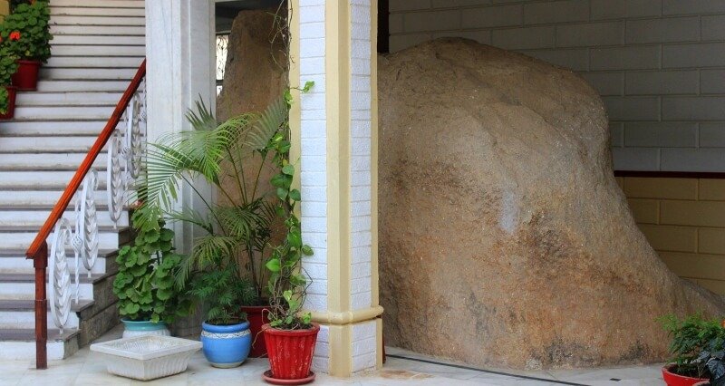 A HOTEL IN MOUNT ABU WHERE TREES, HILLS AND GUESTS STAY TOGETHER