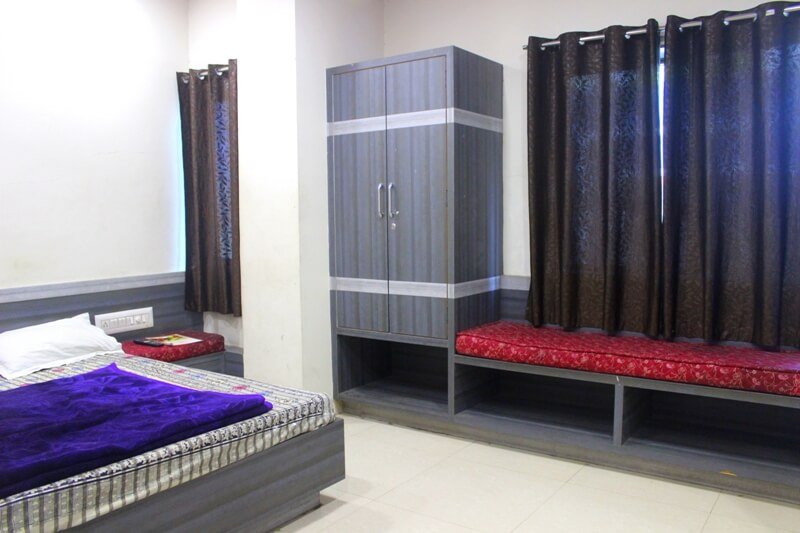 HEENA PLAZA HOTEL & RESTAURANT