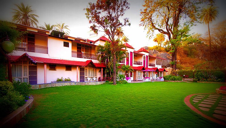 HOTEL SILVER OAK