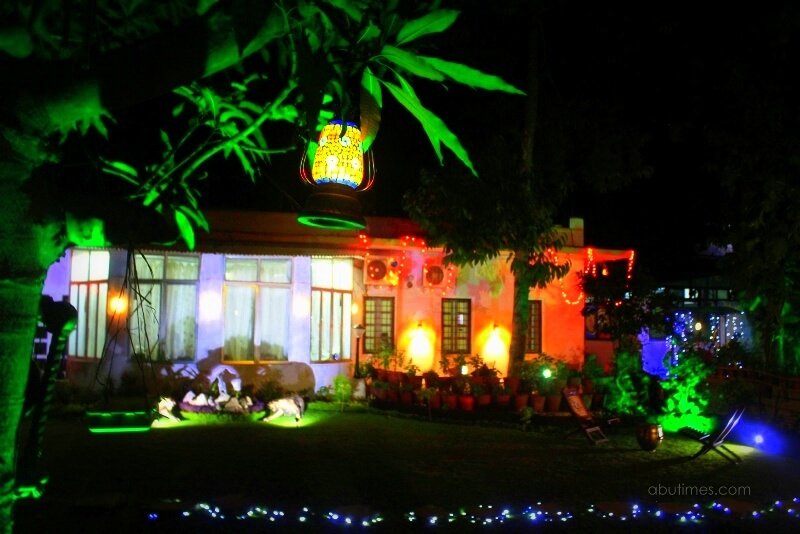 Hotel Toppers Corner, Mount Abu :: Live beside the bliss of Nature