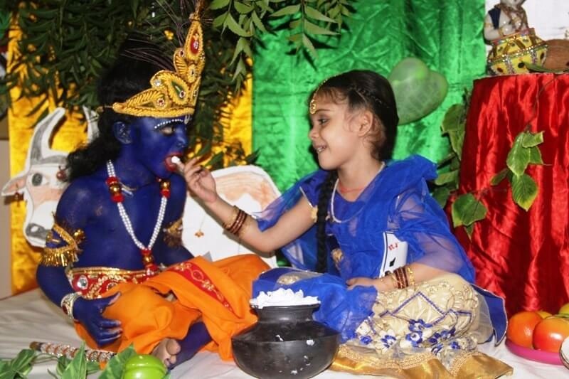 नन्हे बाल गोपाल की झांकी से  सेंट जाॅन्स स्कूल में मनाया गया कृष्ण जन्मोत्सव