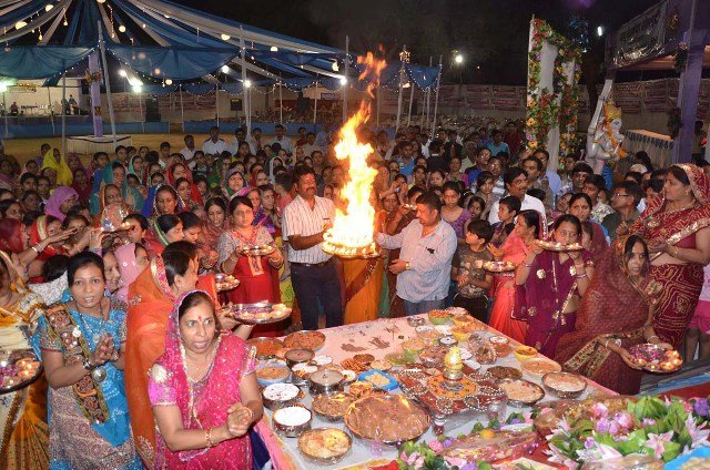 महाआरती में उमडे श्रद्धालु, आबूरोड