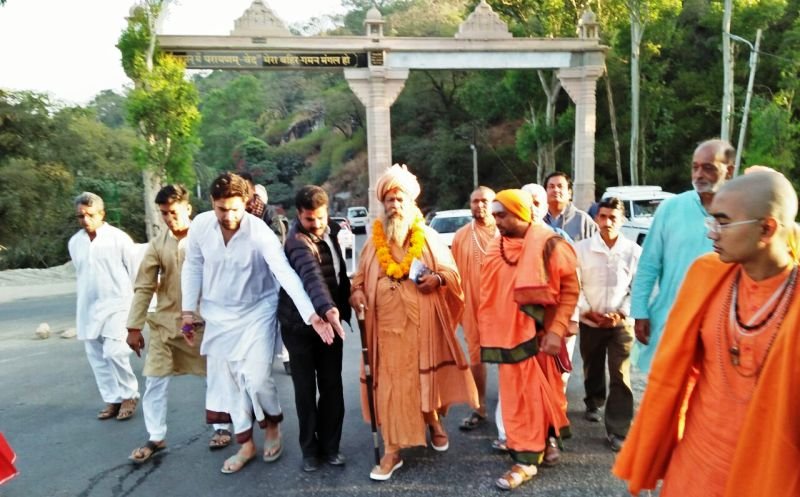 प्रमुख आचार्य महामंडलेश्वर विशोकानंद जी महाराज, हरिद्वार वाले आज माउंट आबू में