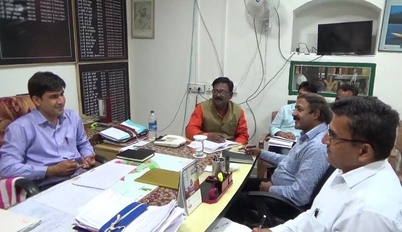 आबू विकास उप समिति की बैठक। मिडिया से दुरी बनाई