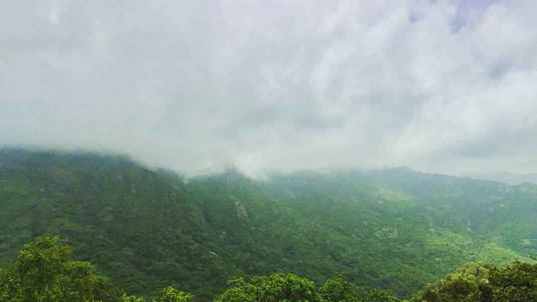 Thirsty Mount Abu is still waiting for roaring clouds to shower