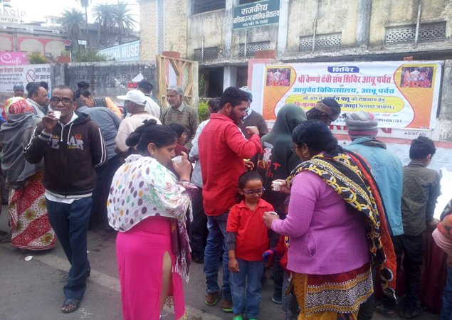 माउंट आबू में स्वाइन फ्लू रोकथाम हेतु पिलाया जा रहा है आयुर्वेदिक काढ़ा