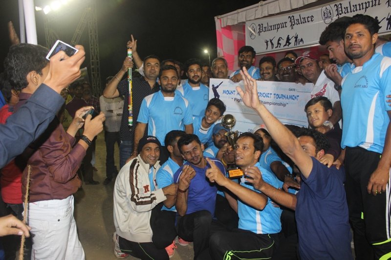 Palanpur Palace lifts the MPL-2016 Winner's Trophy, Won 51,000 cash prize