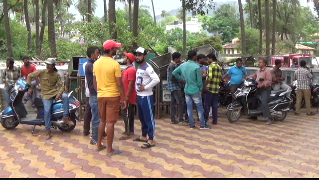 पालिका के सफाईकर्मीयो ने की भूमि शाखा के कर्मचारी से मारपीट। 4 कों  निलंबन के आदेश