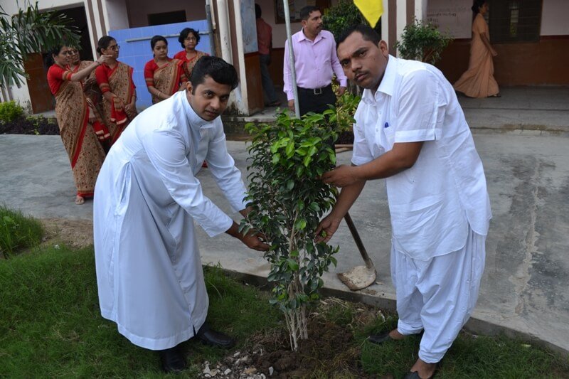 If every individual plants a tree today then our tomorrow will be more greener: Father Simon