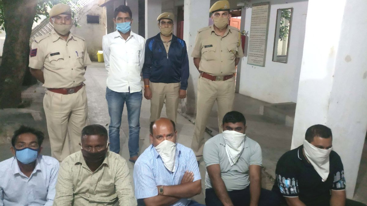 माउंट आबू में नहीं थम रहा जुआ, आज फिर 93200/- रुपयों समेत 5 जुआरी गिरफतार