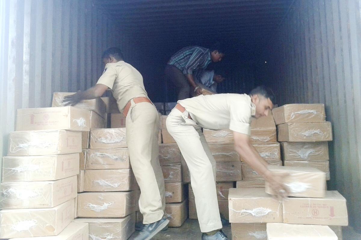 आबूरोड में पुलिस ने की चार लाख की अंग्रेजी शराब बरामद