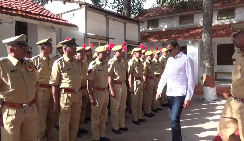पुलिस अधीक्षक ने किया थाने को निरीक्षण। ली शान्ति समिति की बैठक।