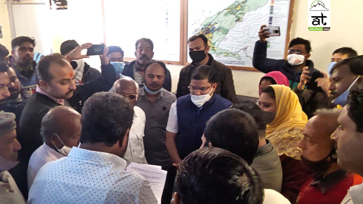 ज्ञापन देकर वायरल ऑडियो के पश्चात नगर पालिका के खिलाफ जताया आक्रोश, आंदोलन की दी चेतावनी