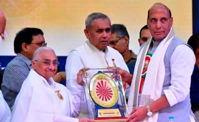 भारत का सर उंचा था, उंचा है ,उंचा रहेगा: राजनाथसिंह