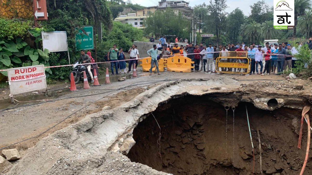 माउंट आबू शहर में सड़क धसी, यातायत प्रभावित