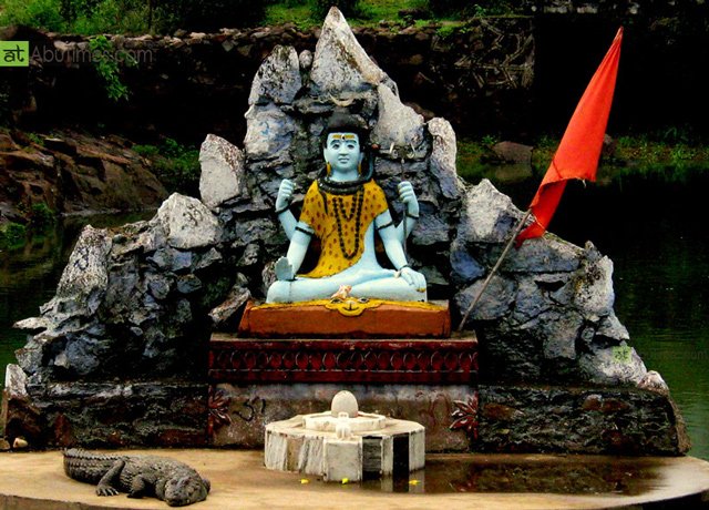 सावन का आज पहला सोमवार: संत सरोवर, माउंट आबू