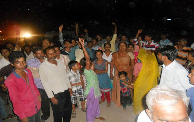 ३२ घंटे से गुल बीजली का विरोध नारे बाजी कर जताया गया
