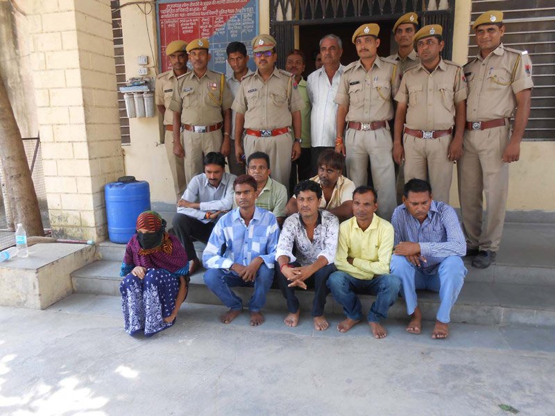 वेश्यावर्ती आरोप में आबूरोड में एक महिला के साथ पांच गिरफ्तार