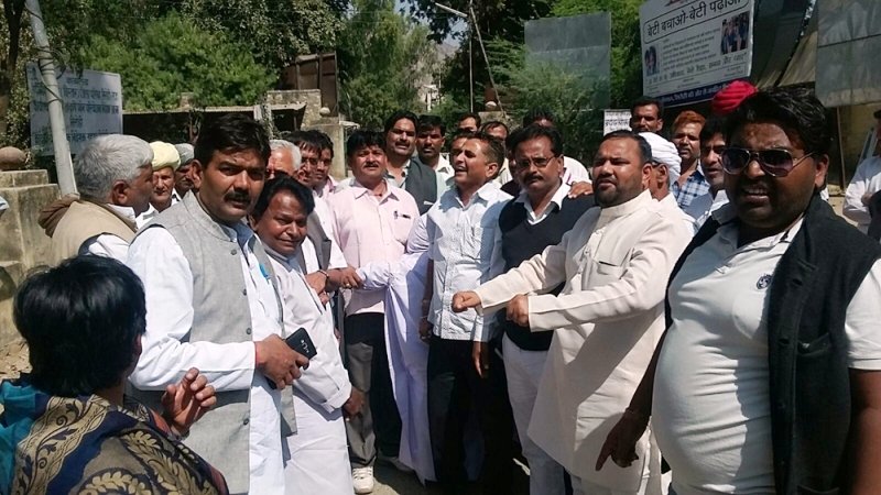 कांग्रेस ने की विधायक चौधरी के विरूद्व नारेबाजी