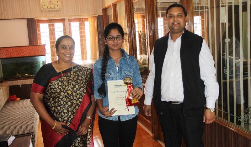 सेंट जाॅन्स स्कूल की छात्रा मुस्कान उपाध्याय ने 8000 विद्यार्थियों में शीर्ष 51 में अपनी जगह बनाई