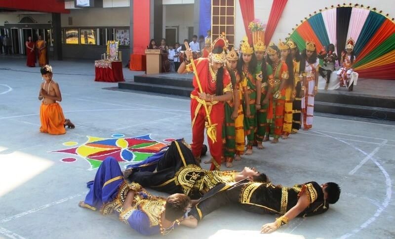 सेंट जाॅन्स स्कूल के प्रांगन में नवरात्रा ’गरबा रास’ का भव्य आयोजन