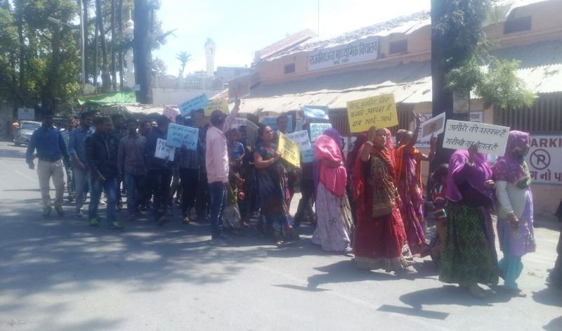 स्ट्रीट वेंडर्स धरना दुसरे दिन भी जारी, रैली निकाल किया धरना प्रदर्शन