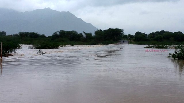 स्वरूपगंज के पश्चिम बनास डैम पर चल रही चादर को देखने उमड़ा जन सेलाब