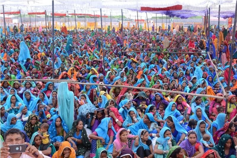 आदिवासी महिलाओ ने रेली निकाल किया महिला शक्ति का प्रदर्शन: आबूरोड