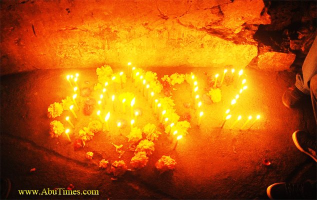 पेशावर में मारे गये मासूमो को, AbuTimes एवं LUTDA ने, दीप दान कर दी श्रधांजलि