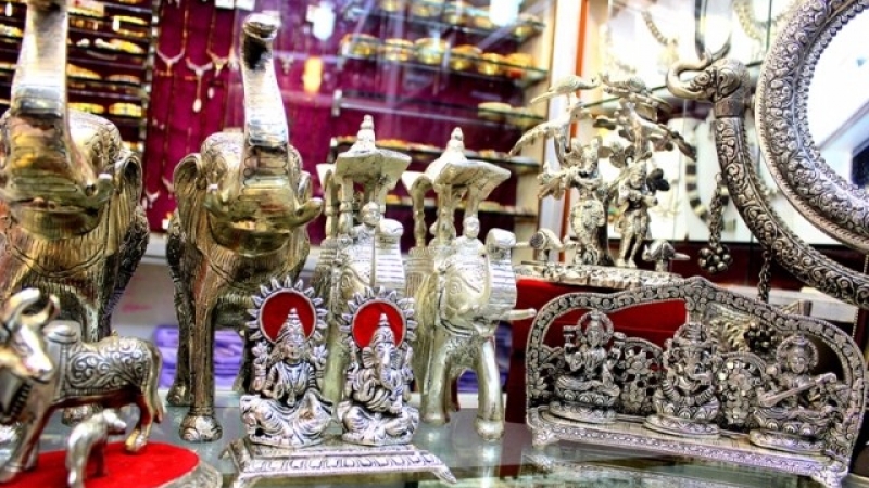 hl-arts- jewellery-mount-abu-silver-god-statues