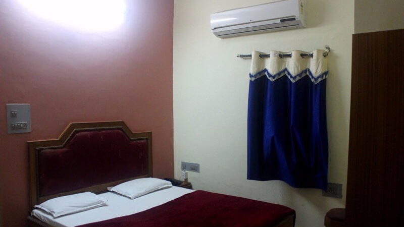 deluxe-budget-rooms-in-hotel-mamta-mount-abu