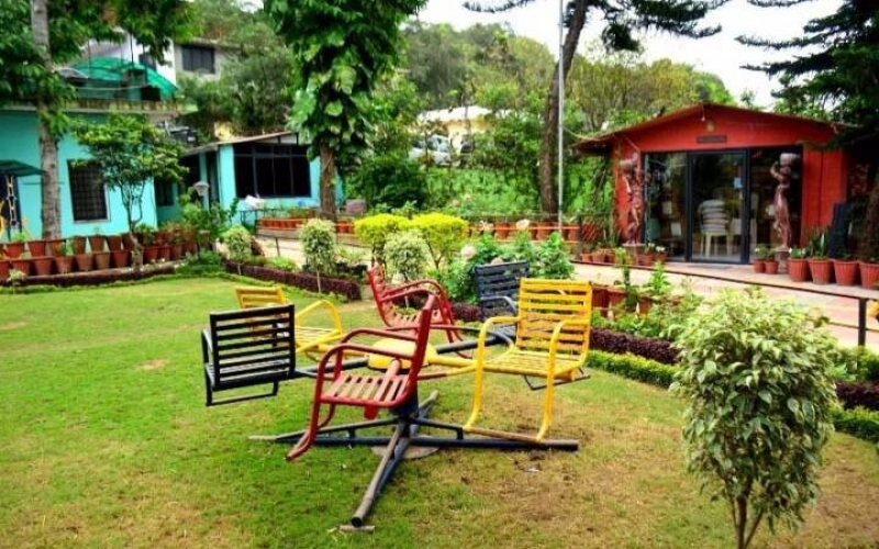 lush-green-garden-at-hotel-toppers-corner-mount-abu