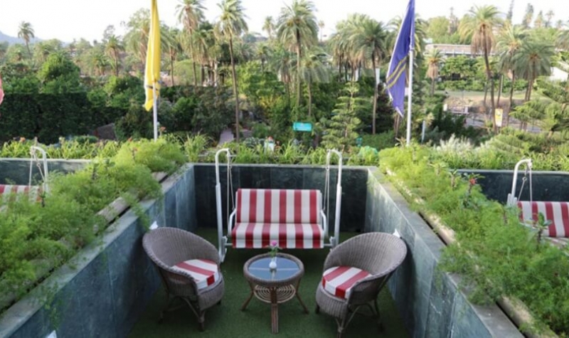 hotel-hillock-mount-abu-balcony-garden